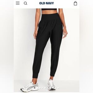 Old Navy Women's powersoft highrise Black Joggers Medium